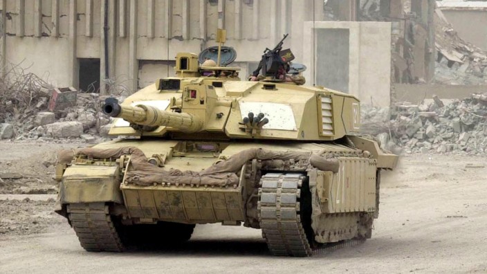 Waffenlieferungen an die Ukraine: Unbesiegt im Kampf, jedenfalls nach britischen Angaben: der Kampfpanzer "Challenger 2", hier beim Einsatz im Irak im Jahr 2003.