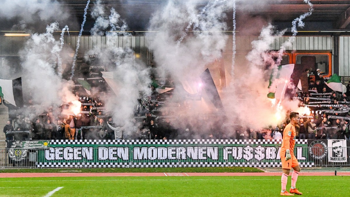 Fan and pyro debates in German football: is German football threatened with a spiral of escalation?