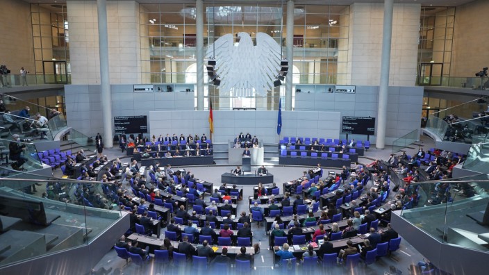 Wahlrecht: Wie groß soll der Bundestag sein? Die Ampel möchte die Zahl der Abgeordneten von 736 auf 598 reduzieren.