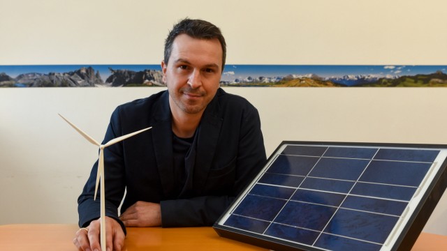 Energiewende 2025: Stefan Drexlmeier, Geschäftsführer der Bürgerstiftung Energiewende Oberland, findet, Mini-PV-Anlagen trügen dazu bei, das Bewusstsein für den eigenen Energieverbrauch zu schärfen.