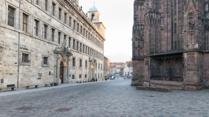 Nürnberg: Im Nürnberger Rathaus (links) gibt es Ärger im Integrationsrat.