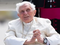 Landgericht Traunstein: Gerichtsverfahren gegen Benedikt XVI. vorläufig ausgesetzt
