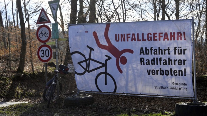 Unfallschwerpunkt in Straßlach: Umstrittene, aber zulässige Regelung: das Fahrverbot für Radler am Mühltalberg bei Straßlach-Dingharting.