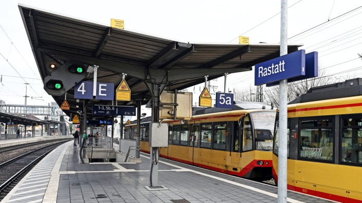 Gewalt: Der Bahnsteig am Bahnhof Rastatt, wo zwei Mädchen eine 14-Jährige mit Schlägen schwer verletzt haben. Die Tat wurde gefilmt und in den sozialen Medien verbreitet.