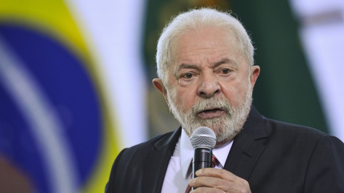 Brasilien: Der brasilianische Präsident Lula spricht auf einer Veranstaltung mit Vorsitzenden von Gewerkschaftsverbänden am Regierungssitz Planalto.