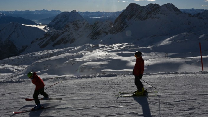 Notruf: Ausreichend Schnee und dann auch noch Sonne: So macht Skifahren Spaß. In einigen US-Skigebieten ist die Zahl von Fehlalarmen einem Bericht zufolge im Dezember stark gestiegen. (Symbolbild)