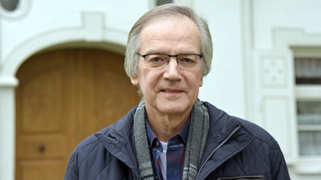 Katholische Kirche: Mammendorfs Pfarrer Wolfgang Huber will sich mit zwei Kollegen vorerst die Aufgaben des Kreisdekans teilen .