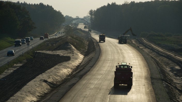 Infrastruktur: In Deutschland gibt es viele Baustellen: Arbeiten an der neuen Bundesstraße 96n in Mecklenburg-Vorpommern.