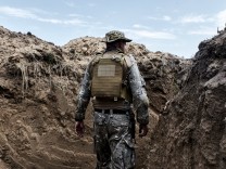 Waffenlieferungen und Pazifismus: Kann es einen „guten Krieg“ geben?