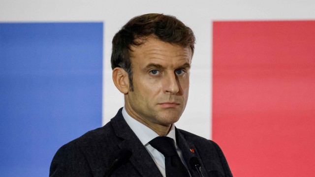 Frankreich: Er hat schon Zugeständnisse gemacht beim wohl wichtigsten Vorhaben seiner zweiten Amtszeit. Vielen reichen sie aber nicht: Präsident Emmanuel Macron.