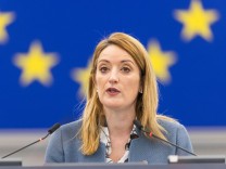 Roberta Metsola: EU-Parlamentspräsidentin meldet Reisen und Geschenke nach