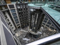 Berlin: So sieht es fünf Wochen nach dem Aquarium-Unfall in der Hotellobby aus
