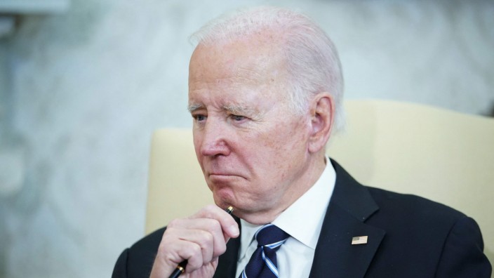 USA: Erst gab sich Joe Biden überrascht, dass man bei ihm vertrauliche Papiere gefunden hat. Dann versuchte er zu beschwichtigen.