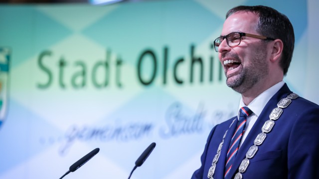 Kommunalpolitik: "Die Zukunft war früher auch besser": Der gut gelaunte Bürgermeister Andreas Magg zitiert in seiner Rede Karl Valentin.