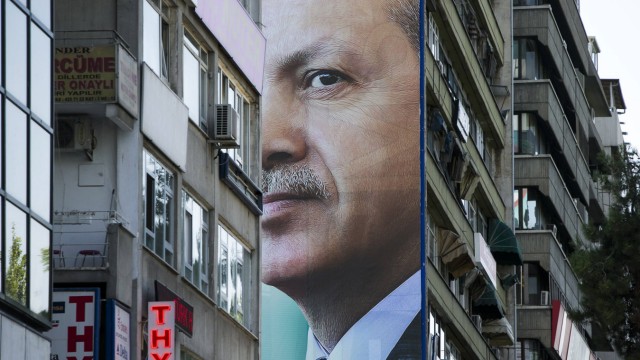 Türkei: Riesige Plakate werben an den Fassaden der türkischen Hauptstadt Ankara für eine Wiederwahl von Präsident Reccep Tayyip Erdoğan