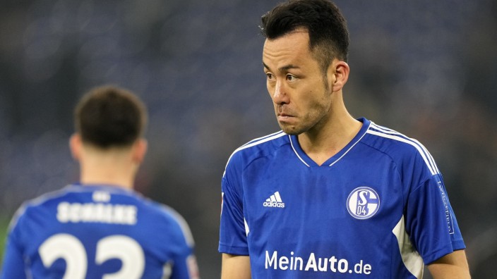 Leipzig demütigt Schalke: Maya Yoshida, bei der WM noch mit Japan erfolgreich, sah wie alle Schalker vor allem in der ersten Halbzeit unglücklich aus.