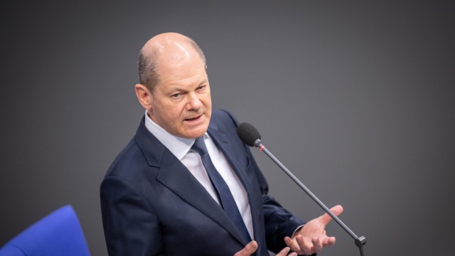 Bundesregierung: Bundeskanzler Olaf Scholz (SPD) stellt sich im Bundestag den Fragen der Abgeordneten.