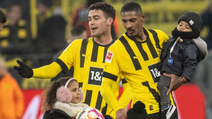 2:1 des BVB in Mainz: Dortmunds Sébastian Haller und Giovanni Reyna: Die zwei Eingewechselten erfreuten an diesem Abend nicht nur Hallers Kinder, sondern wohl das ganze Dortmunder Publikum in Mainz.