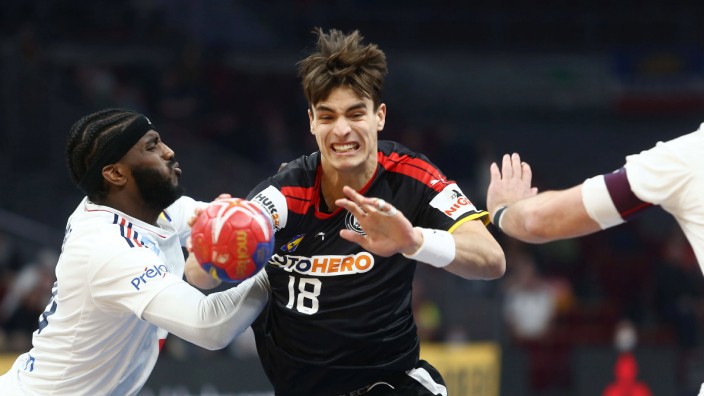 Deutschland bei der Handball-WM: Einer der jungen Spieler, die ihre beste Zeit noch vor sich haben: Julian Köster (Mitte). Diesmal waren die Franzosen allerdings noch zu stark.
