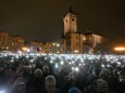 Tausende Menschen versammeln sich am Mittwochabend vor der Wahl im Zentrum Prags, um dem Präsidentschaftskandidaten Petr Pavel zuzuhören.