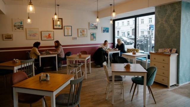 Café Glücksmomente: Das Café ist hell und freundlich eingerichtet.
