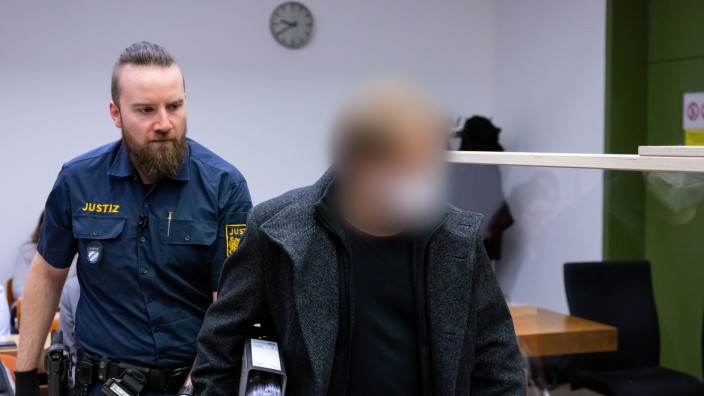 Landgericht München I: Wegen Missbrauchs angeklagt: ein 51-jähriger Mann vor dem Landgericht München I.