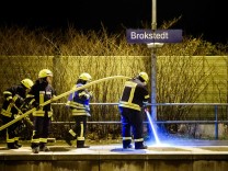 Messerattacke in Brokstedt: Fassungslos am Bahnsteig