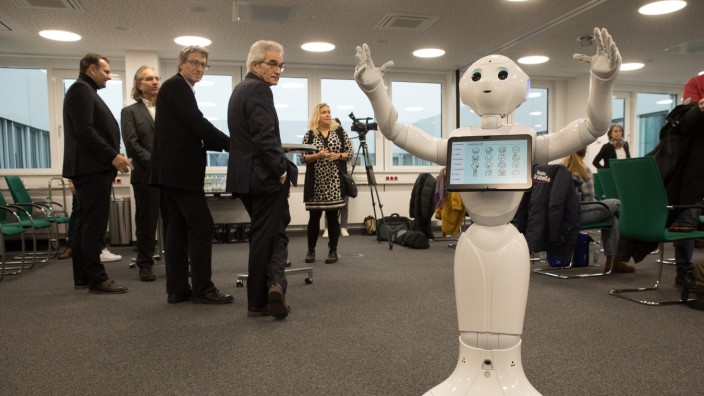 Kreisverwaltungsreferat: Frau Pepper, die Roboterfrau, steht für die gute Absicht, die Digitalisierung voranzubringen.