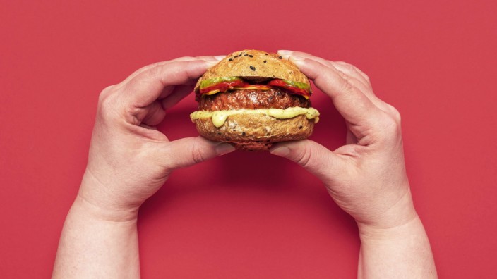 Israel: Wenn die Frikadelle im Cheeseburger nicht nach Fleisch riecht und auch nicht so aussieht, geht die Variante möglicherweise als koscher durch.