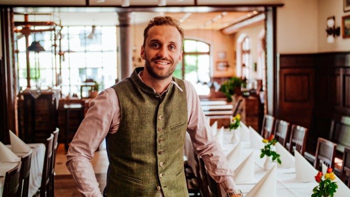 Gastronomie: Alexander Hoyer, Wirt des Schweiger Bräu in Markt Schwaben, erlebt die Probleme der Branche hautnah. Dennoch ist er mit Leidenschaft Gastronom.