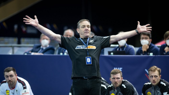 Handball-WM: Vorbildliche Körperspannung: Bundestrainer Alfred Gislason.