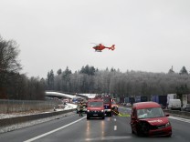 Verkehr: Mehrere Unfälle nach Blitzeis und überfrierender Nässe in Bayern