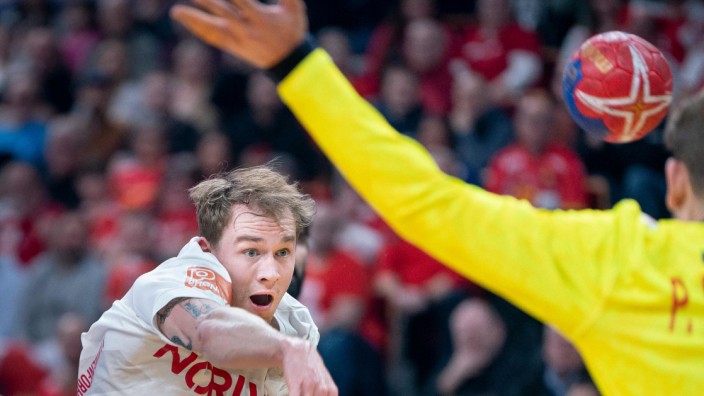 Handball-WM: Wurfgewaltig: Der Däne Simon Pytlick ist mit sechs Treffern bester Akteur seines Teams im Halbfinale gegen Spanien.