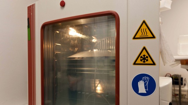 Firmenporträt: Halb Ofen, halb Kühlschrank: Industrierechner müssen extremen Umweltbedingungen standhalten und deswegen auf Herz und Nieren geprüft werden.