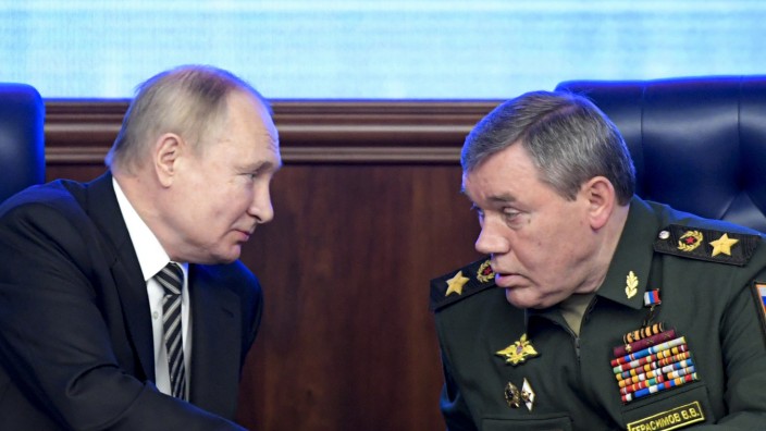 Prantls Blick: Verbrecher unter sich: Wladimir Putin mit Walerij Gerassimow, dem Generalstabschef und Kommandeur der russischen Truppen in der Ukraine.
