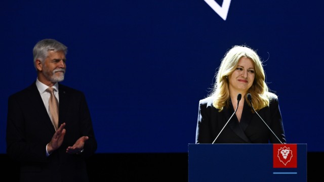 Präsidentschaftswahl in Tschechien: "Ein Sieg der Hoffnung": Die slowakische Präsidentin Zuzana Čaputová war extra aus Bratislava angereist, um Petr Pavel persönlich zu gratulieren.