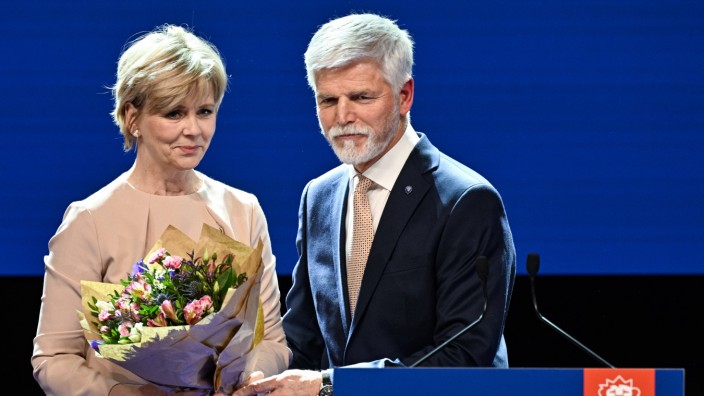 Präsidentsschaftwahl in Tschechien: Petr Pavel mit seiner Frau Eva