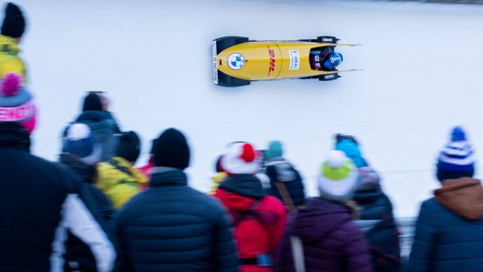 Wintersport: Spektakel in der Röhre: das Bob- und Skeleton-Wochenende in St- Moritz zieht Zuschauer an die Natureisbahn.