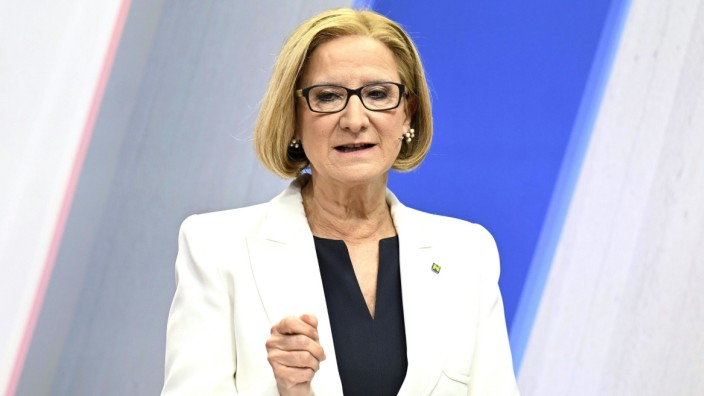 Österreich: Landeshauptfrau Johanna Mikl-Leitner (ÖVP) muss bei der Niederösterreich-Wahl eine empfindliche Niederlage hinnehmen.