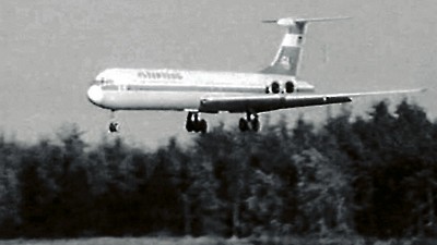 Ein Leben mit der Iljuschin IL-62: Reife Leistung: Im Oktober 1989 setzte die Iljuschin IL-62 sicher auf einer nur 900 Meter langen Wiese bei Stölln auf - normalerweise benötigte der Jet dazu 2500 Meter Beton.
