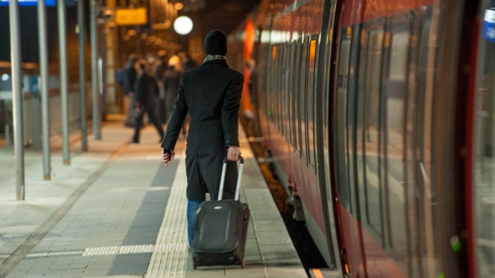 Arbeitswelt: Vor allem innerdeutsch und innereuropäisch entscheiden sich die Reisenden öfter für den Zug statt für das Flugzeug.