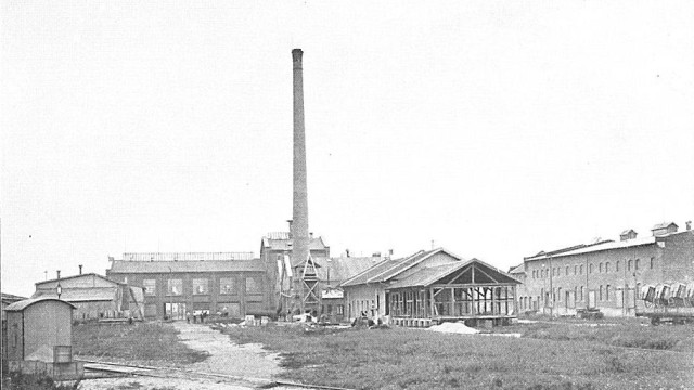 2000 Jahre Puchheim: Eine historische Aufnahme zeigt die ehemalige "Hausmullfabrik" in Puchheim.