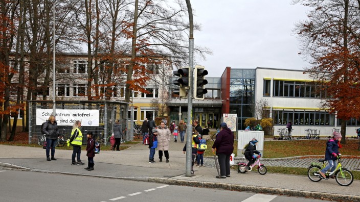 Geretsried: An der Karl-Lederer-Grundschule soll die Mittagsbetreuung aufgestockt werden.