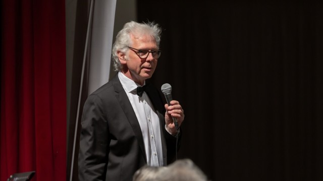 SZ-Kulturpreis Tassilo: Statt im OP steht er nun als Vorsitzender des Konzertvereins auf der Bühne.