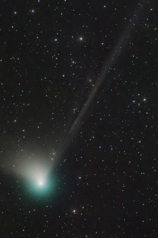 Tipps für den Valentinstag: Nur alle rund 50 000 Jahre kommt der Komet "C/2022 E3 (ZTF)" so nah an der Erde vorbei, dass man ihn mit bloßem Auge am Nachthimmel sehen kann.