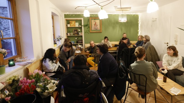 SZ-Kulturpreis Tassilo: Eine Atmosphäre wie im Wohnzimmer herrscht im Café Übrig. Die Einrichtung ist zum Teil gespendet, zum Teil selbst gebaut.