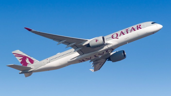 Luftfahrt: Ein Airbus A350-900 von Qatar Airways: Die Airline bestellt nun wieder beim europäischen Flugzeughersteller.