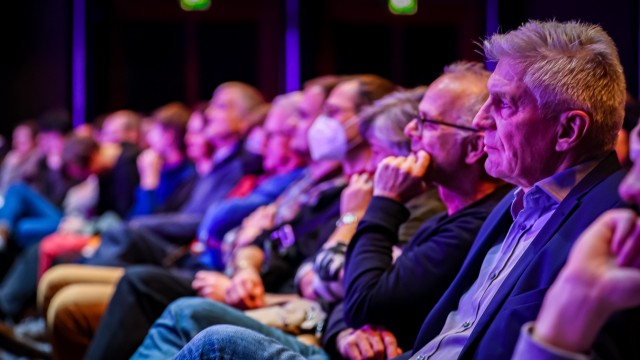 SZ-Veranstaltung "München redet": Das Publikum im Residenztheater spendete nach zwei Stunden großen Beifall.