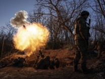 Liveblog zum Krieg in der Ukraine: Bachmut immer stärker von russischen Truppen eingekreist