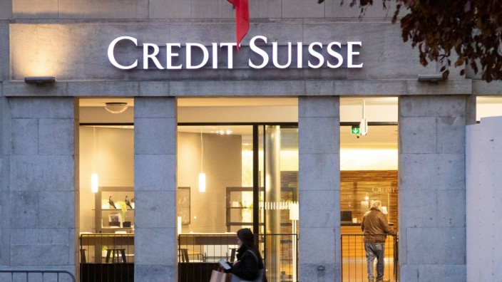 Credit Suisse: Im März 2021 musste die Credit Suisse ihre Greensill-Fonds einfrieren. Anlegerinnen und Anleger verloren rund zehn Milliarden Dollar.